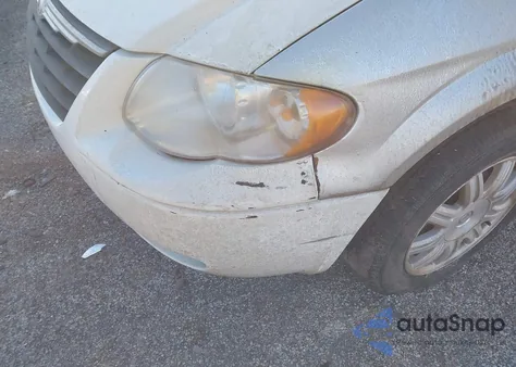 2005 Chrysler Town & Country Touring from USA, damaged, VIN 2C4GP54L35R179501